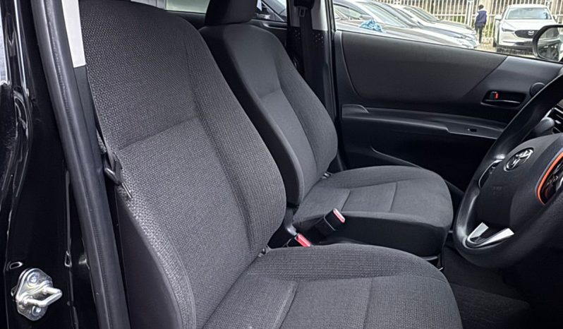 
								Toyota Sienta full									