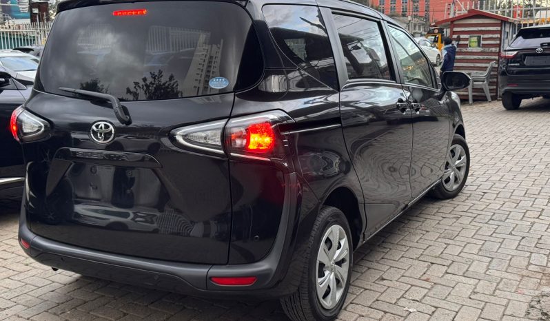 
								Toyota Sienta full									