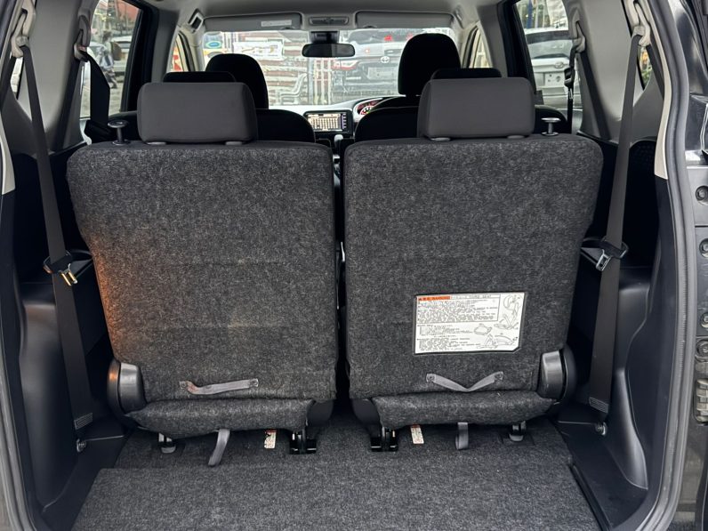 
								Toyota Sienta full									