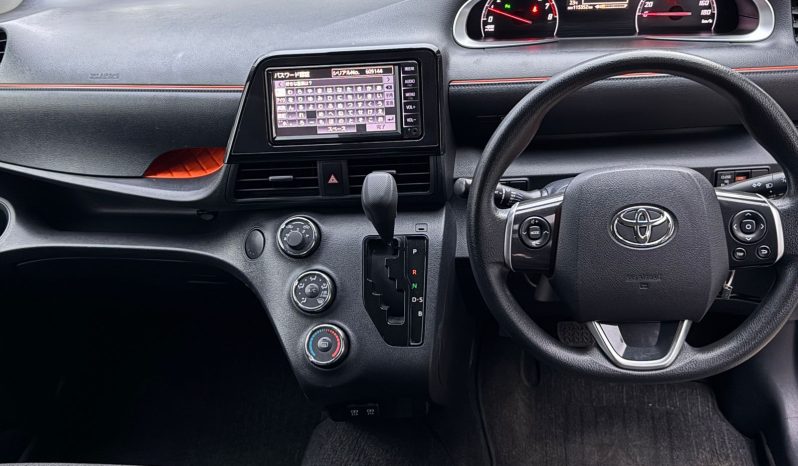 
								Toyota Sienta full									