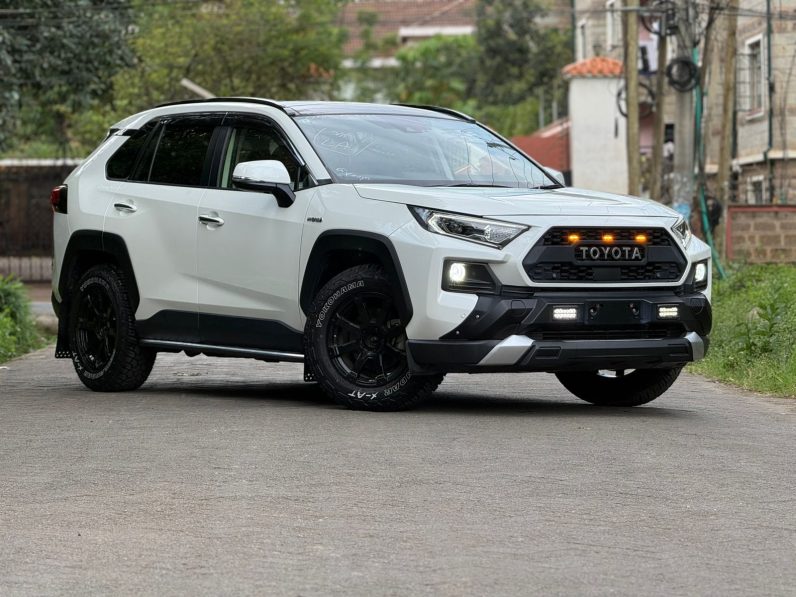 
								Toyota Rav4 G full									