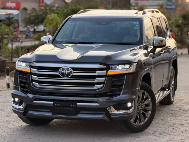 
								Toyota Land Cruiser LC300 full									