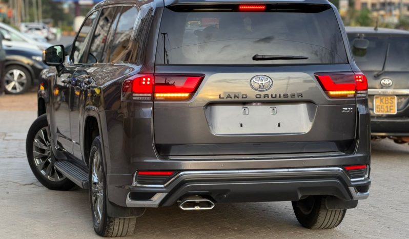 
								Toyota Land Cruiser LC300 full									