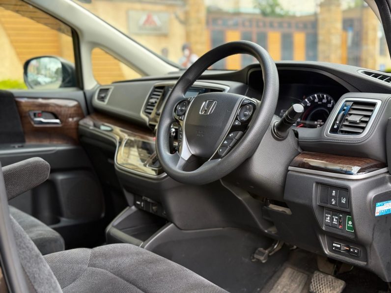 
								Honda Odyssey full									