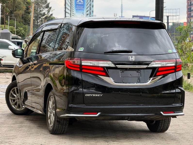 
								Honda Odyssey full									