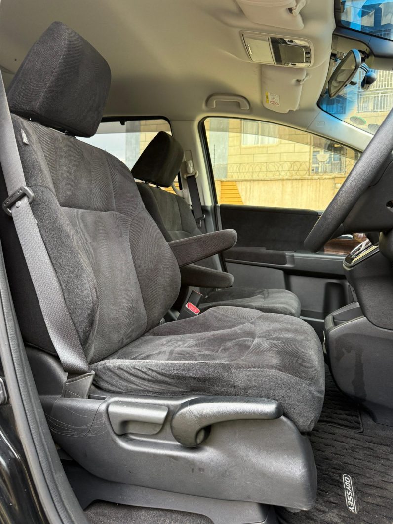 
								Honda Odyssey full									