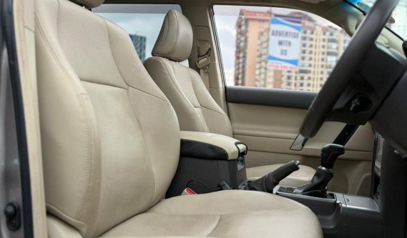 
								Toyota Land Cruiser Prado TXL full									