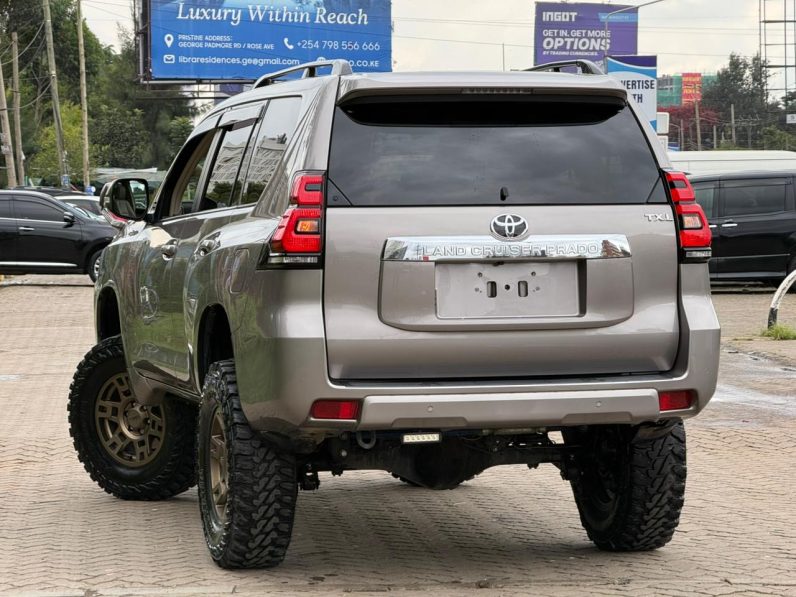 
								Toyota Land Cruiser Prado TXL full									