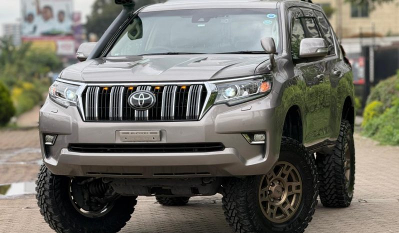 
								Toyota Land Cruiser Prado TXL full									