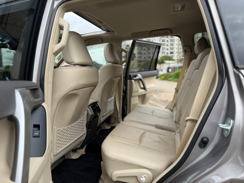 
								Toyota Land Cruiser Prado TXL full									