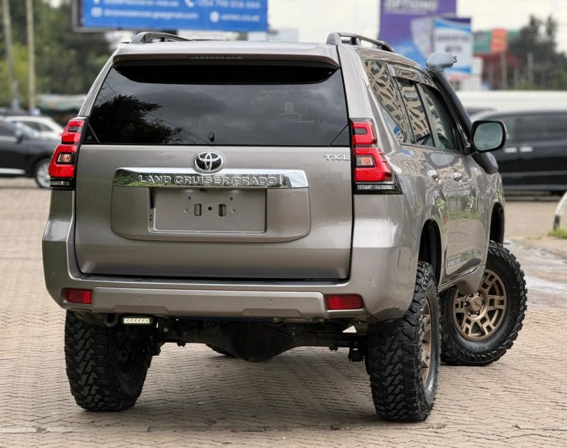 
								Toyota Land Cruiser Prado TXL full									