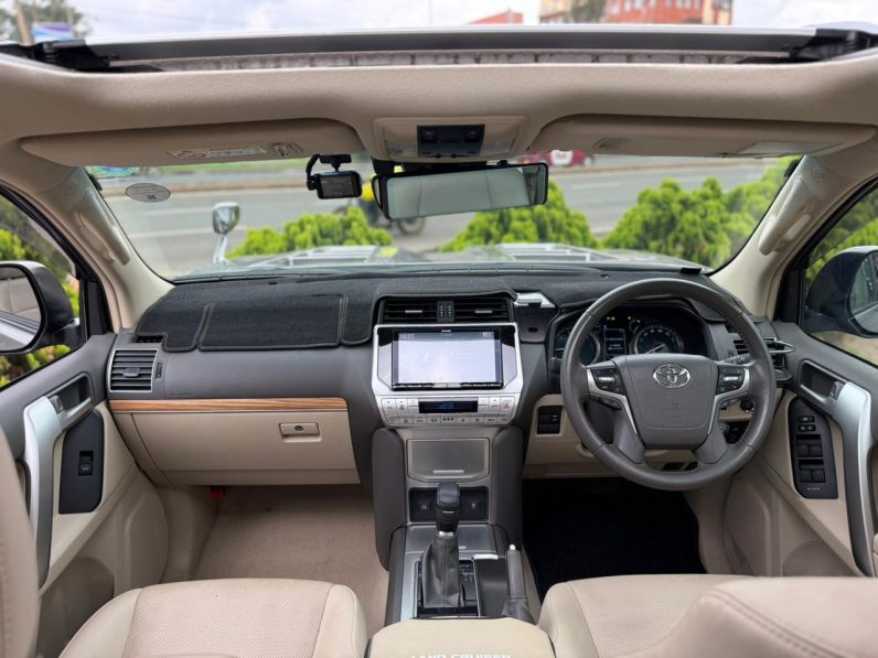 
								Toyota Land Cruiser Prado TXL full									