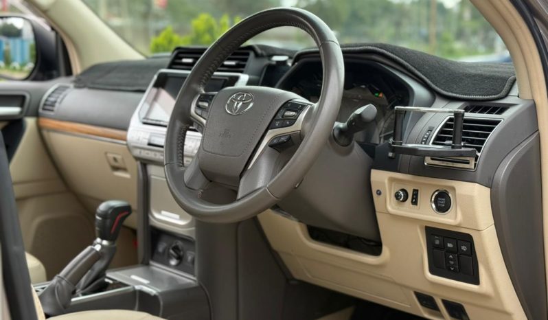 
								Toyota Land Cruiser Prado TXL full									