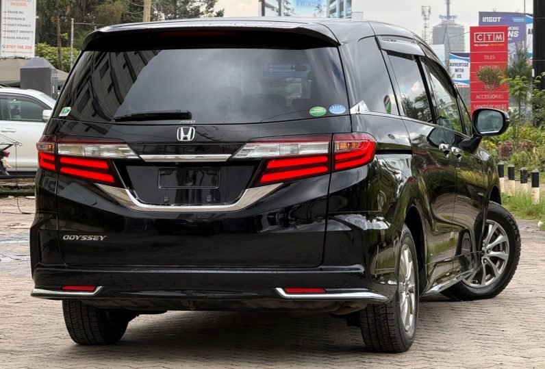 
								Honda Odyssey full									