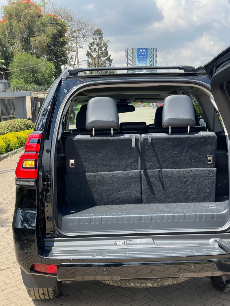 
								Toyota Land Cruiser Prado TXL full									