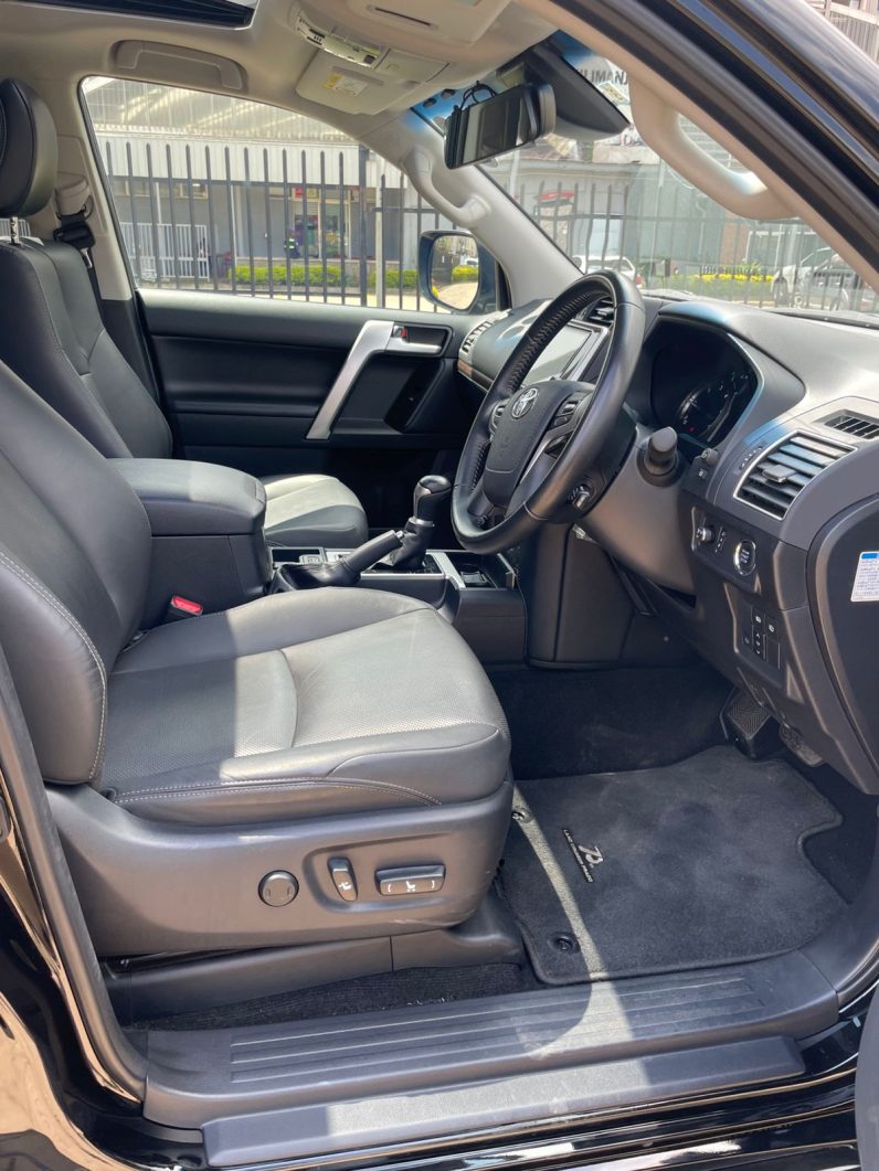 
								Toyota Land Cruiser Prado TXL full									