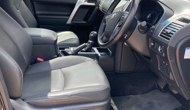 
								Toyota Land Cruiser Prado TXL full									