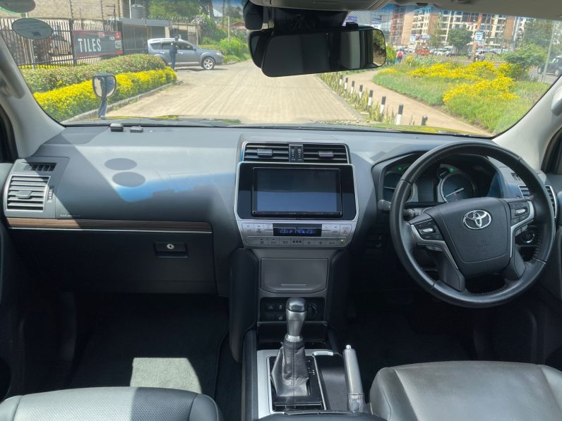 
								Toyota Land Cruiser Prado TXL full									