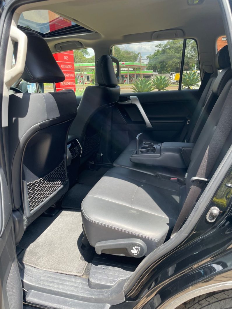 
								Toyota Land Cruiser Prado TXL full									