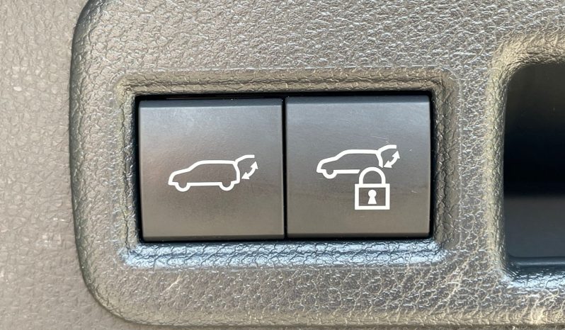 
								Toyota Harrier full									