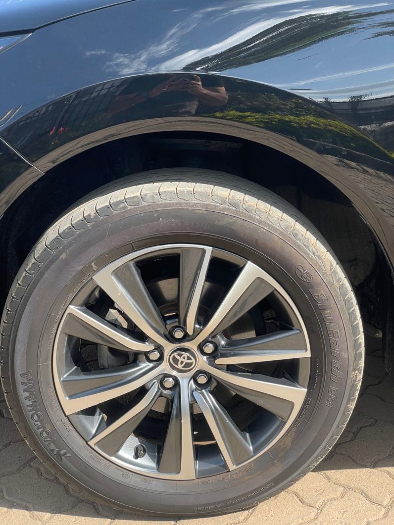 
								Toyota Harrier full									