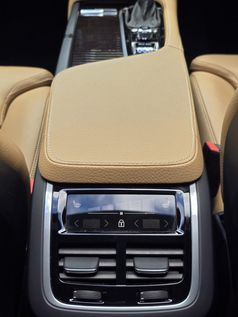 
								Volvo XC90 T5 full									