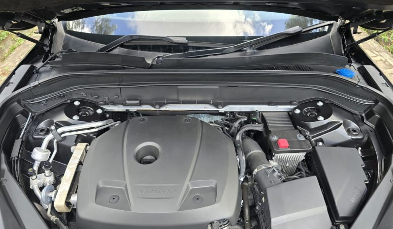 
								Volvo XC90 T5 full									