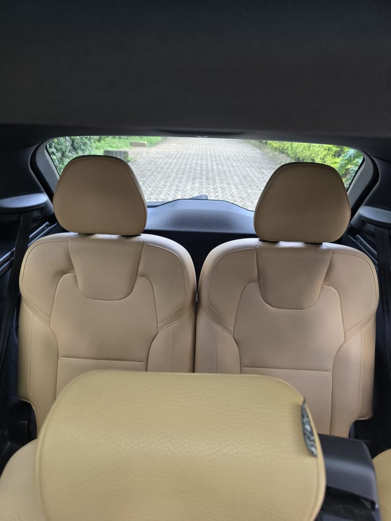 
								Volvo XC90 T5 full									
