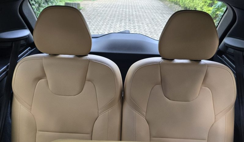 
								Volvo XC90 T5 full									