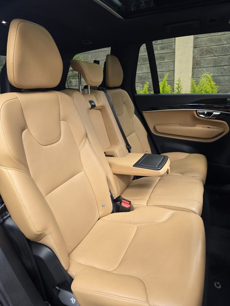 
								Volvo XC90 T5 full									