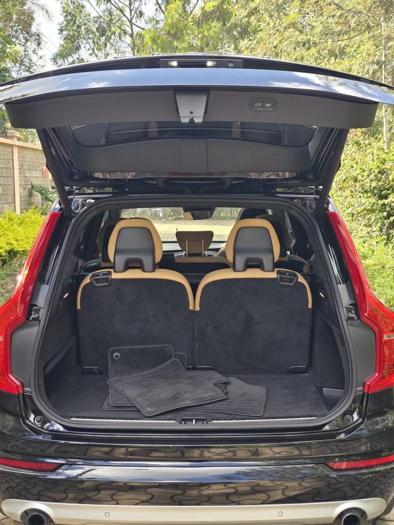 
								Volvo XC90 T5 full									