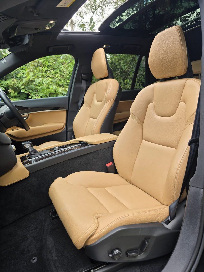 
								Volvo XC90 T5 full									