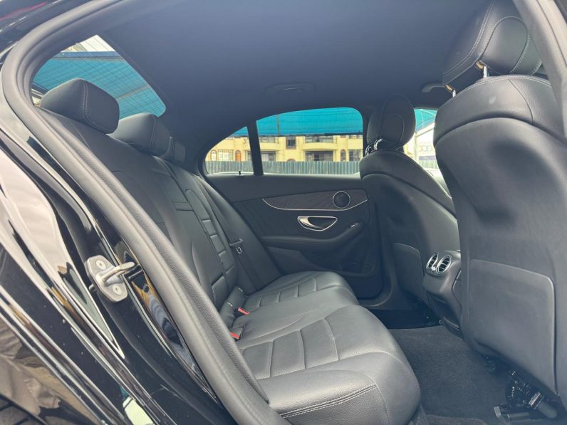 
								Mercedes-Benz C200 full									