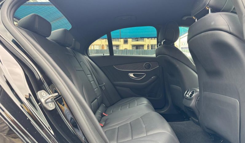 
								Mercedes-Benz C200 full									