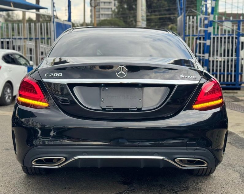 
								Mercedes-Benz C200 full									