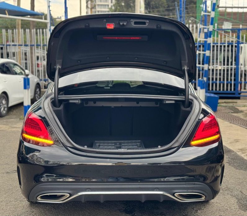 
								Mercedes-Benz C200 full									