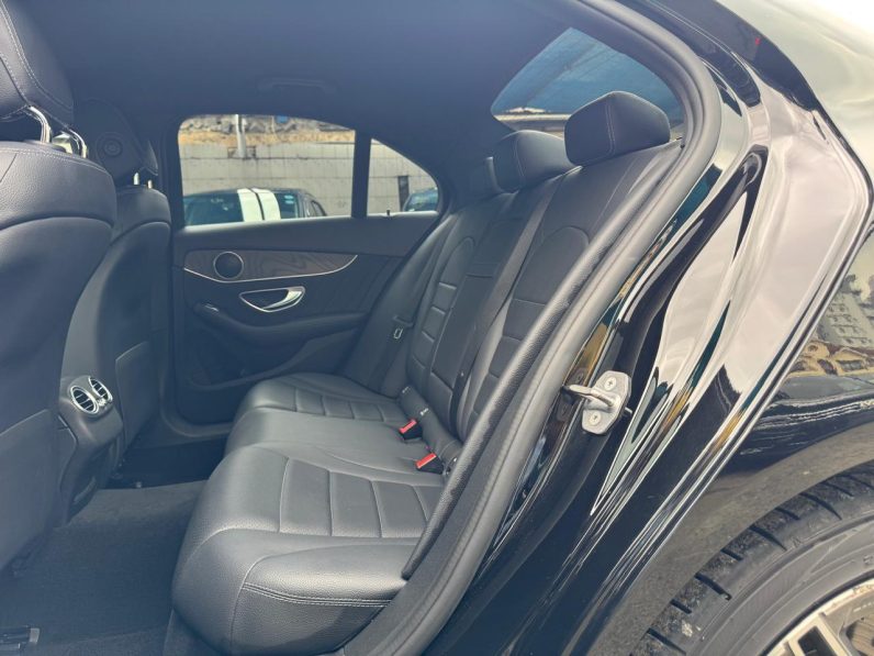 
								Mercedes-Benz C200 full									
