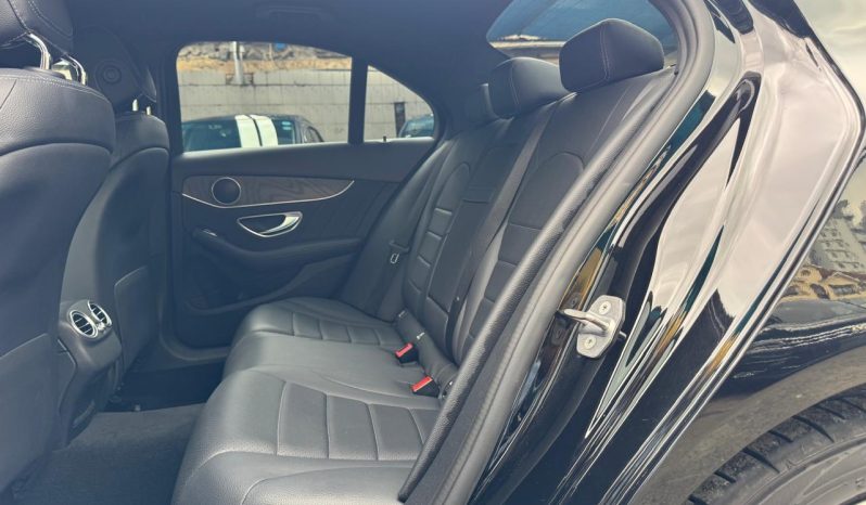 
								Mercedes-Benz C200 full									