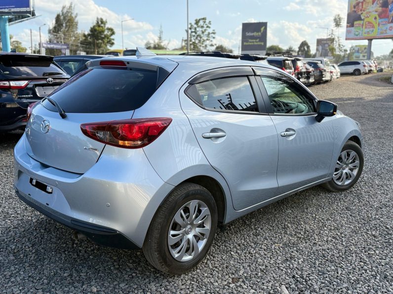 
								Mazda 2 full									