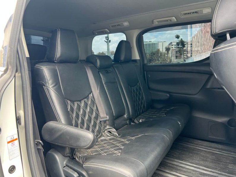 
								Toyota Alphard full									