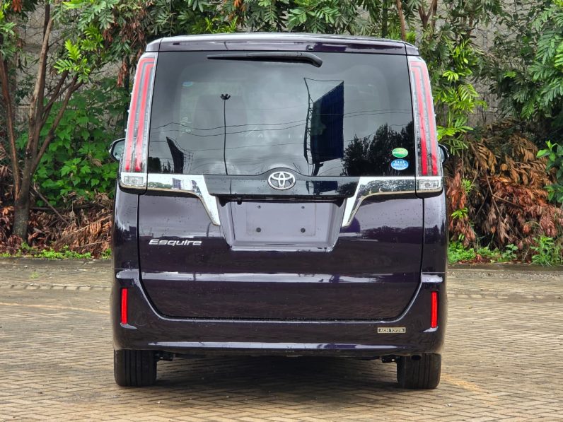 
								Toyota Esquire full									
