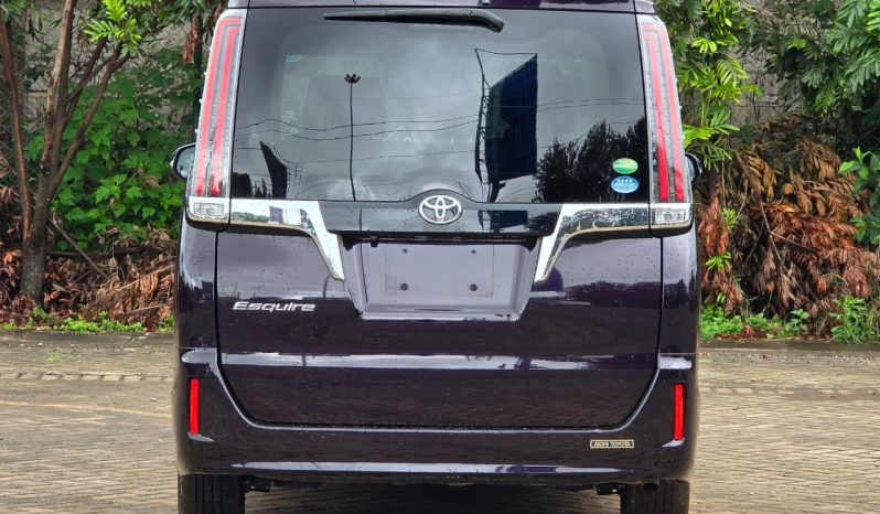 
								Toyota Esquire full									