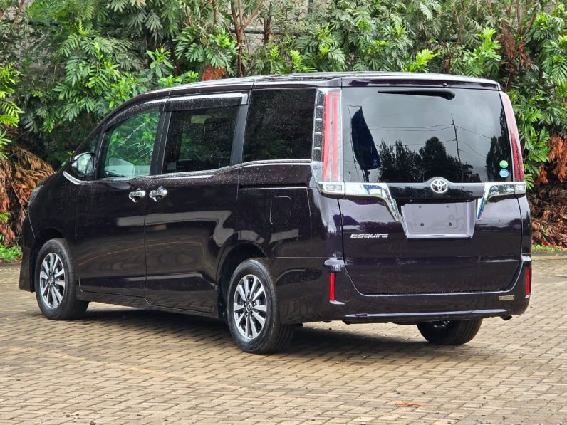 
								Toyota Esquire full									