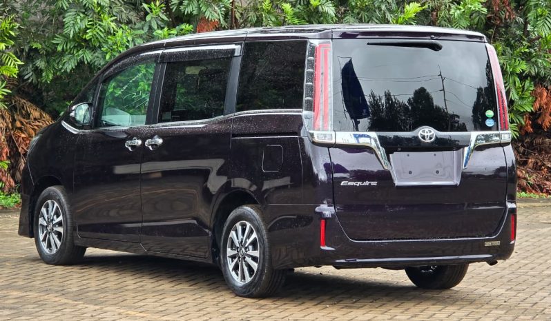 
								Toyota Esquire full									