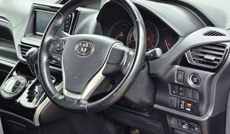 
								Toyota Esquire full									
