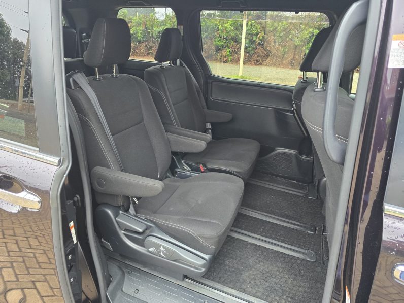 
								Toyota Esquire full									