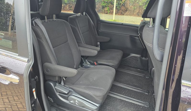 
								Toyota Esquire full									