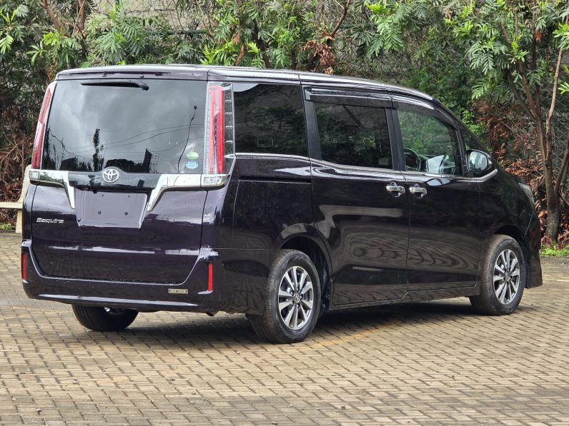 
								Toyota Esquire full									