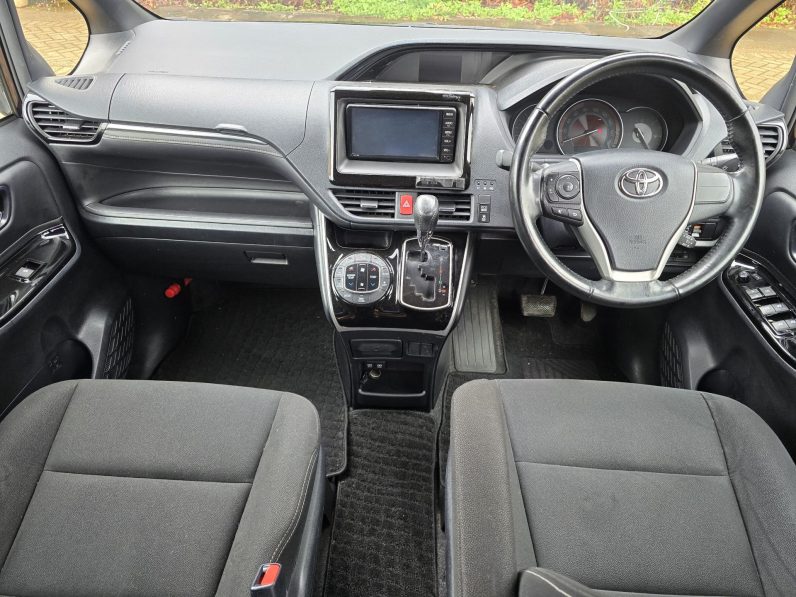 
								Toyota Esquire full									
