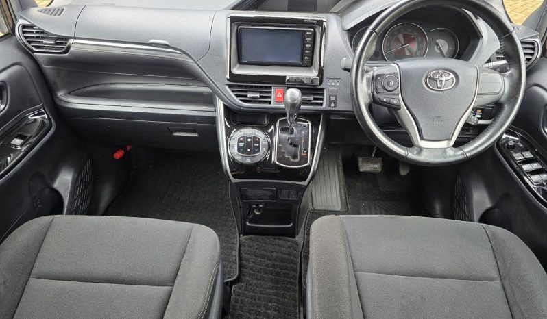 
								Toyota Esquire full									
